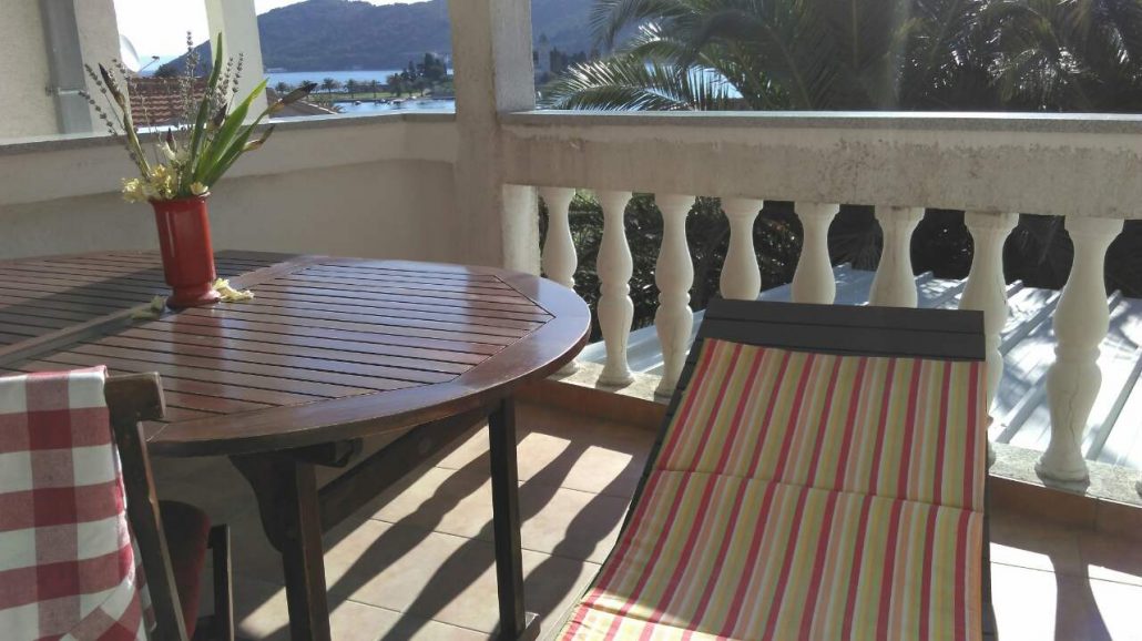 Red Apartment — Sea view, terrace for 2